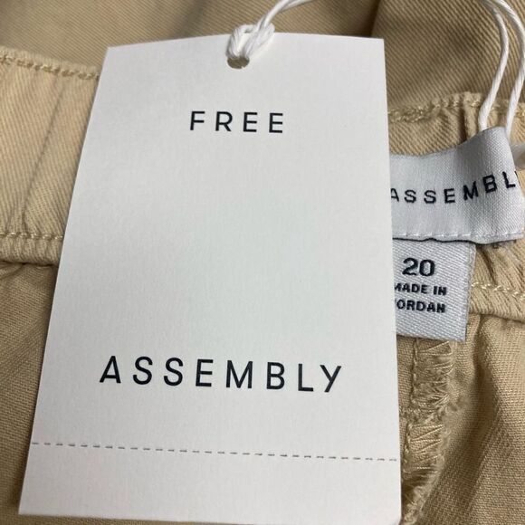 FREE‎ ASSEMBLY Women’s Cuffed Pleated Shorts  Tan Size 20 - Picture 10 of 12